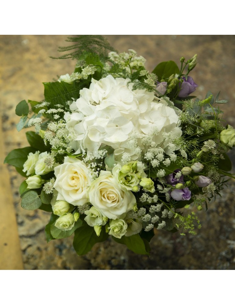 bouquet rond, roses et hortensias