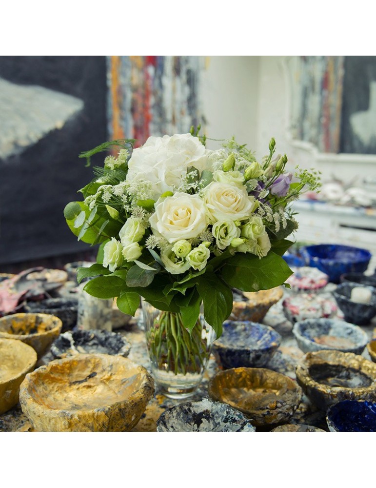 Bouquet de roses et hortensia blanc