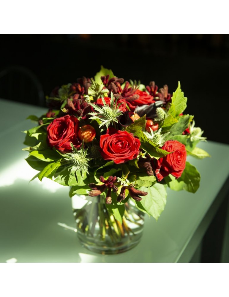 bouquet rouge sombre roses et pattes de kangourou