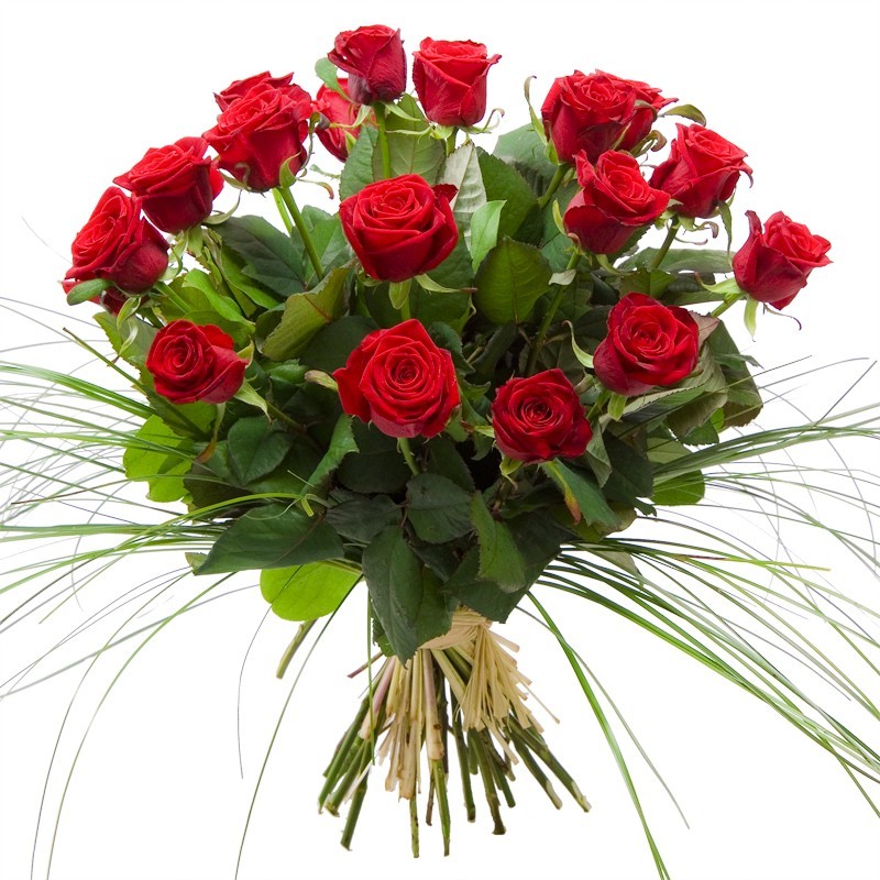 Bouquet de roses rouges à longues tiges et feuillage herbes fines