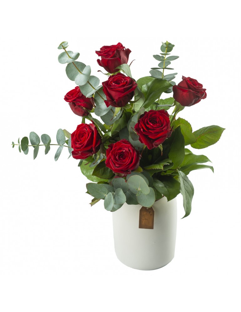 Bouquet de roses rouges dans vase-pot