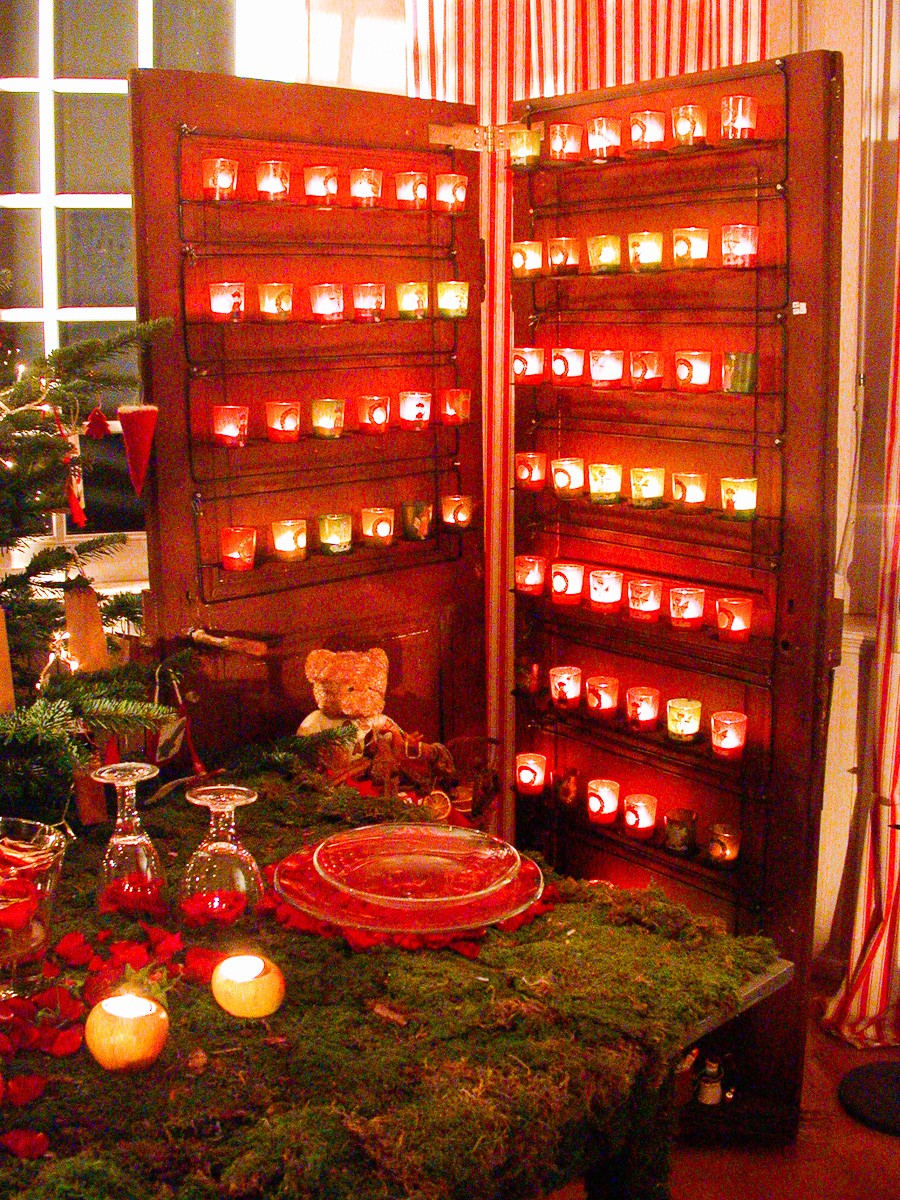 Exposition fleuriste à Strasbourg thème Noël table mousse de forêt porte bougies