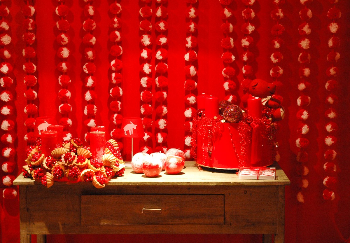 Exposition fleuriste à Strasbourg Bischheim Château d'Angleterre Noël en Alsace - couronnes de l'Avent rouges