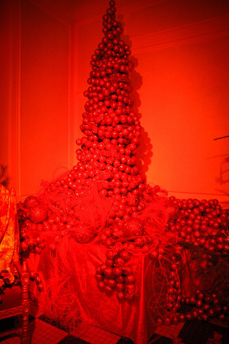 Exposition fleuriste à Strasbourg Bischheim Château d'Angleterre Noël en Alsace - Arbre en boules rouges
